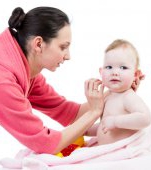 Cum se curata corect urechile copilului: sfaturile specialistilor