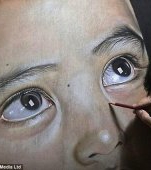 Ce face acest artist cu doar cateva creioane te va uimi!