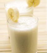 Milkshake cu mere si banane