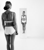 We.Women, un nou proiect fotografic le pune pe femei fata in fata cu insecuritatile si temerile lor