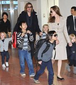 Angelina Jolie: Platim pe cineva care sa monitorizeze activitatea copiilor nostri pe Internet