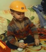 Mama lui Eduard: Este cumplit sa iti auzi copilul intreband de ce nu poate sta in picioare si de ce nu are si el adidasi