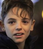 Nu o sa-ti vina sa crezi cum reactioneaza acesti baieti cand sunt rugati sa palmuiasca o fata