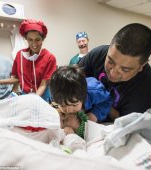 Operatie de separare a doua fetite siameze la un spital american