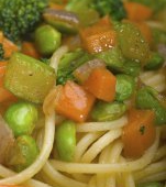 Salata de pui, broccoli, pastai si paste