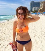 Poza virala a unei mamici din vacanta  arata realitatea corpului unei femei dupa sarcina