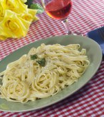 Paste fettuccine cu sos Alfredo 