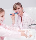 Cum ii convingi pe cei mici sa se spele pe dinti? 