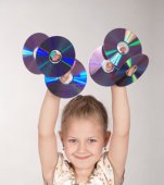 Cum putem recicla CD-urile vechi- idei de activitati de crafting pentru tine si copilul tau