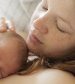 Importanta contactului piele-pe-piele intre mama si copil in prima ora dupa nastere