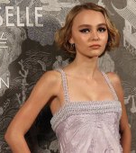  Lily Rose Depp, fiica lui Johnny Depp, vorbeste despre cum este sa fii crescuta de un tata celebru