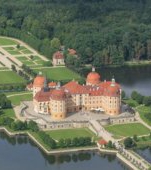 Cele mai frumoase castele pe apa din Europa