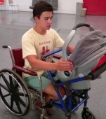Inventia incredibila a unui elev de doar 16 ani le vine in ajutor mamicilor cu dizabilitati