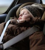 Hainele groase pun in pericol siguranta copilului in timpul calatoriei cu masina?