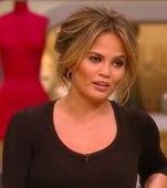 Prea sincera? Artista Chrissy Teigen vorbeste despre sanii ei in timpul sarcinii