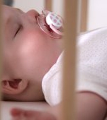 Cele 3 sfaturi pentru a obisnui bebelusul sa doarma singur