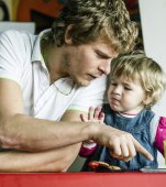 Tata şi copilul: Greşeli comune pe care taţii le fac în educaţia copilului
