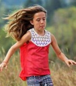 O fetiţă de 10 ani îşi sacrifică viața pentru a salva doi bebeluşi