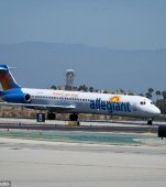 Şocant: pasagerii aplaudă în timp ce un copil este scos din avion pentru că are alergii