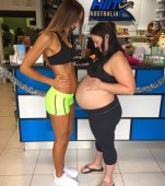 Două mămici ne prezintă cât de diferit arată burticile în sarcină