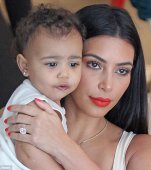 10 ocazii când Kim Kardashian ne-a şocat cu stilul ei de parenting