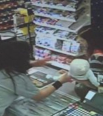 Video: Gestul incredibil al unei casiere pentru o mămică ne-a lăsat cu gura căscată!