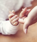 7 moduri prin care să ajuţi o mamă în prima lună a bebeluşului