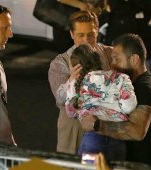 Brad Pitt erou și în viața de zi cu zi: salvează o fetiță înghesuită de mulțimea de fani