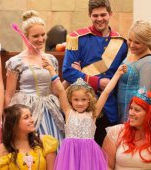 Procesul de adopție al unei fetițe de 5 ani s-a desfășurat într-o sală de judecată plină cu prințese Disney