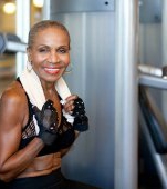 Iata cum arată cea mai în vârstă antrenoare de fitness din lume la 80 de ani!