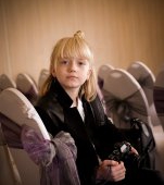 O fetiță de 9 ani realizează fotografii profesionale de nuntă