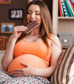 Poţi mânca ciocolată în timpul sarcinii? Uite care sunt regulile