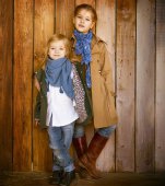 Cum îi alegi haine moderne și utile copilului tău 