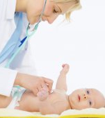 După cezariană, medicii ung bebelușii cu microbii mamei pentru a le crește imunitatea