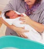 Cum sa faci baie nou-nascutului