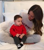 Mama bloggeriță rugată să se mute de la clasa I pentru că bebelușul ei plângea
