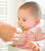 Greșeli în alimentația bebelușilor care le pun în pericol sănătatea 