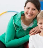 9 moduri prin care poți să-ți ajuți copilul să aibă o postură mai bună