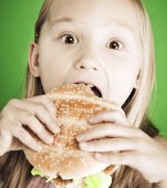 Cele 10 alimente interzise de nutritionisti pentru copilul tau