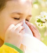 Cum poți să îți ajuți copilul să treacă mai ușor peste alergiile de primăvară