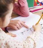 Un studiu dezvăluie că scrisul de mână crește inteligența copilului