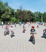 De ziua lor, copiii învață totul despre mersul pe două roți la Parada Micilor Bicicliști