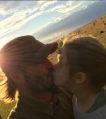 David Beckham aprinde spiritele în mediul online cu fotografia în care își sărută fiica pe buze