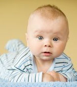 Evoluția bebelușului în primul an: cele mai importante schimbări 