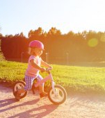 Bicicletele fără pedale: 5 motive care fac copiii fericiți