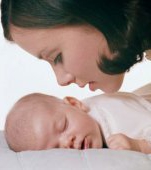 Cum il inveti pe bebe sa doarma fara tine?