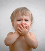 O mamă descoperă băşici roşii pe guriţa bebeluşului şi primeşte un diagnostic necruţător