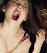 7 lucruri care se întâmplă dacă mimezi orgasmul