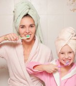De ce să nu folosești niciodată pasta de dinți a copilului tău