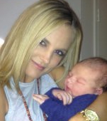 Mama care a învăţat din nou să vorbească şi să meargă, din dragoste pentru copiii ei